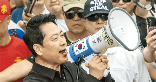 장동혁은 경축식 안 가고 올림픽공원으로

장동혁은 경축식 안 가고 올림픽공원으로 왜 장외로 도나 당내선 비판도