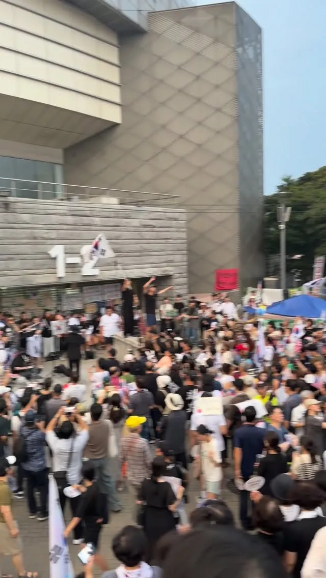 🌱올공 소식 🌱

1-2 에서 울러퍼지는 아리랑 🇰🇷

메인 1-3 광장 옆 

1-2 에도 애국시민이 가득합니다
자유 대한민국 만세