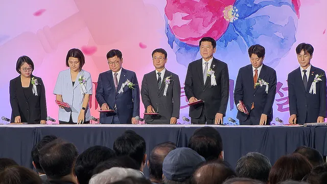 빛바랜 제헌절…'국회 공전'에 여야는 남 탓만

18년 만에 공휴일로 다시 지정된 제헌절을 맞아 어제 국회에서 경축식이 열렸습니다. 이런 가운데