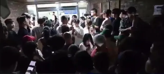 맨처음 잠실 투표소때는 부장선거를 외쳤다
근데 잠실 올공 와서는 재선거로 구호를 축소 시킴
이상하다 생각하지 않음? https://t.co/i5