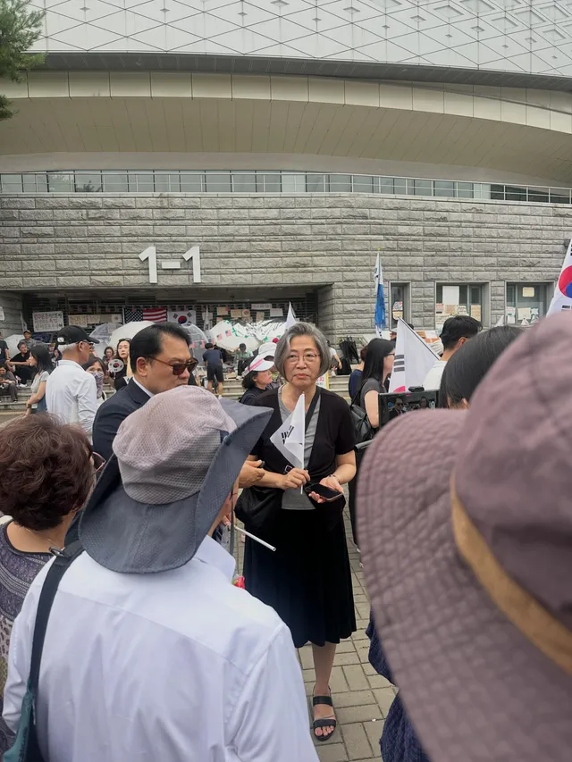 오늘 올공 날은 날인가보다
나 그알이인데
이수정 교수님도 봄

진짜 마지막 기회..

국민 목소리 개무시마라
지지자들 목소리만 목소리로 인정하노