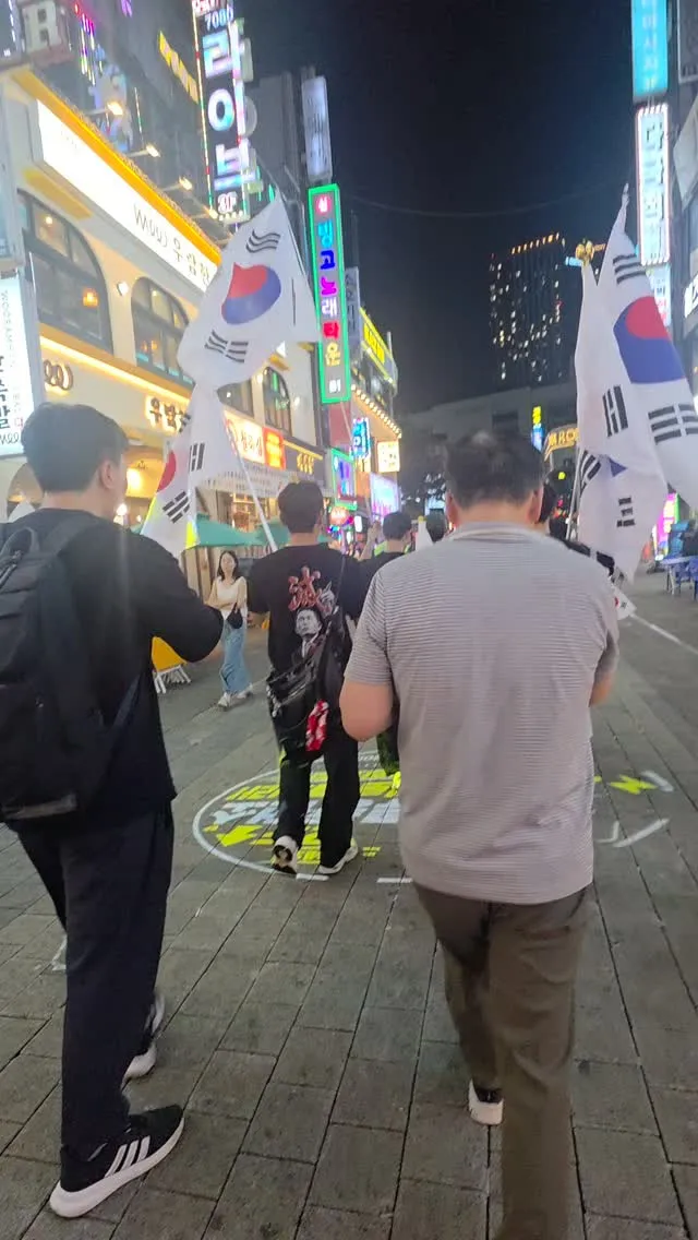 7/17 올공에서 외치는 분들과 같은마음으로 
부천에서도 부정선거 재선거 외쳤습니다!
올공에 많이들 가셨고 비가와서 많이 못오시지 않을까 걱정했