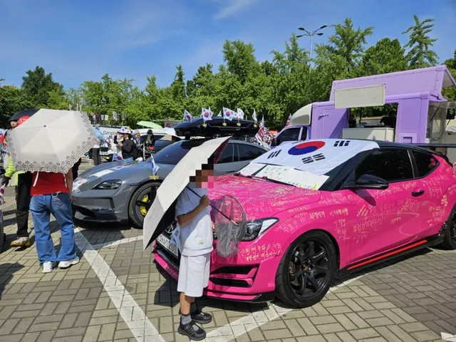 김선태 선관위 저격 홍보

지금도 날이 어떠하든 간에
올공을 비롯해서 여기저기에서 
참정권을 지키기 위해 목소리를 내는 분들.

그렇게 싫으면 