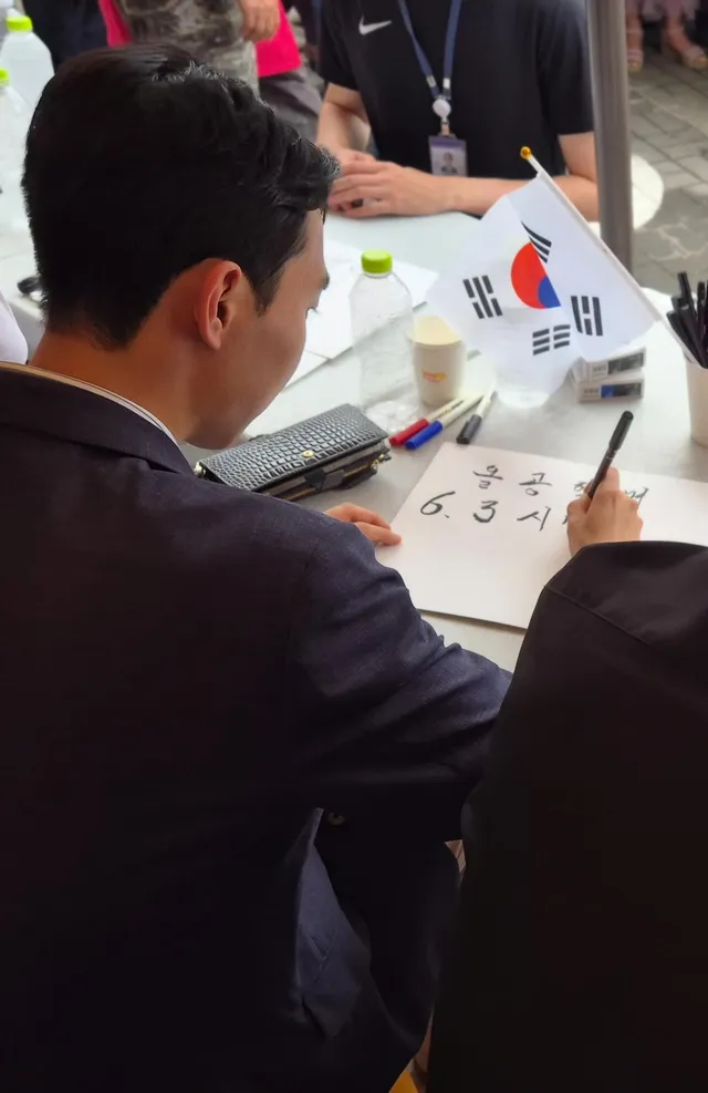 오늘 올공에서 함께하신 모든 분들
정말 고생 많으셨습니다 ㅠ
알아봐주시고 응원과 사진촬영 함께 해 주신 분들께도
감사 인사 꼭 드리고 싶습니다 