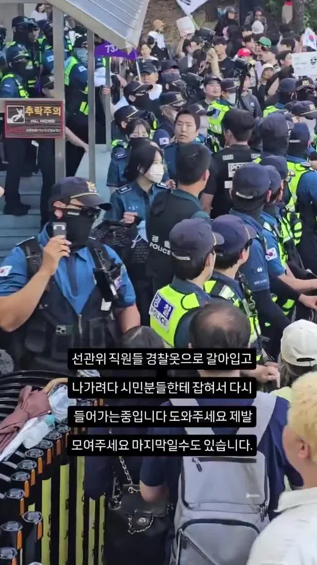 잠실 핸드볼경기장입니다 1-3구역이 메인이고 경기장이 워낙커서 출입구가 많습니다
밤늦게까지 진행될것같으니
늦게오시는 분들은 입구마다 가주셔도 됩