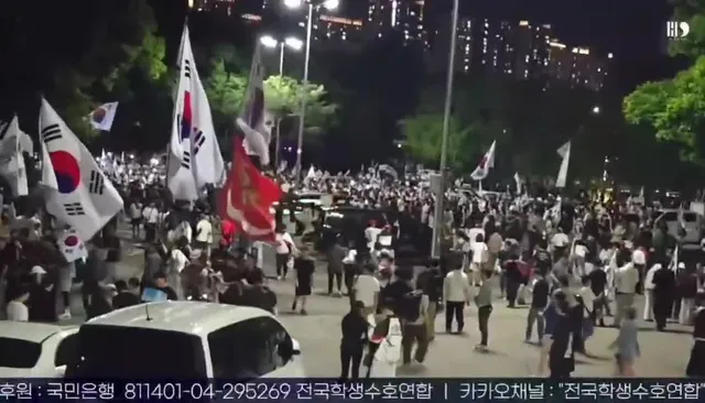 잠실 애국물결에 등장한 민트색 사이버트럭 

엣지있다ㅋㅋ 멋져♡

근데 "재선거 재선거" 듣다봄
"대석열 대석열"로 들리지 않음
폰 켜놓고 설거