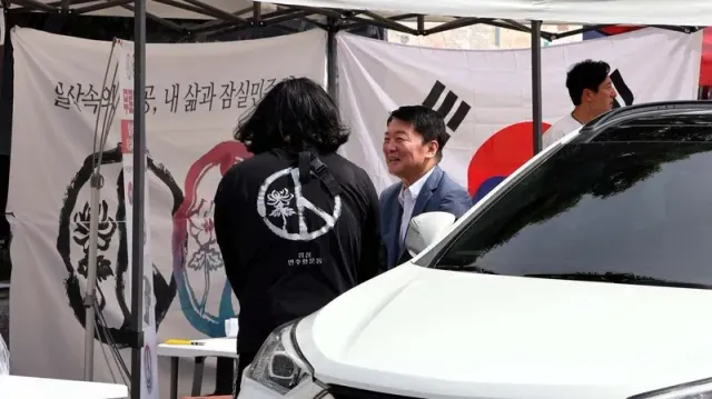 안철수, 제헌절 ‘올공 시위’ 참석 비판받자 “청년 찾는 게 잘못이냐...

안철수 국민의힘 의원이 지난 17일 국회에서 열린 제헌절 기념식에 