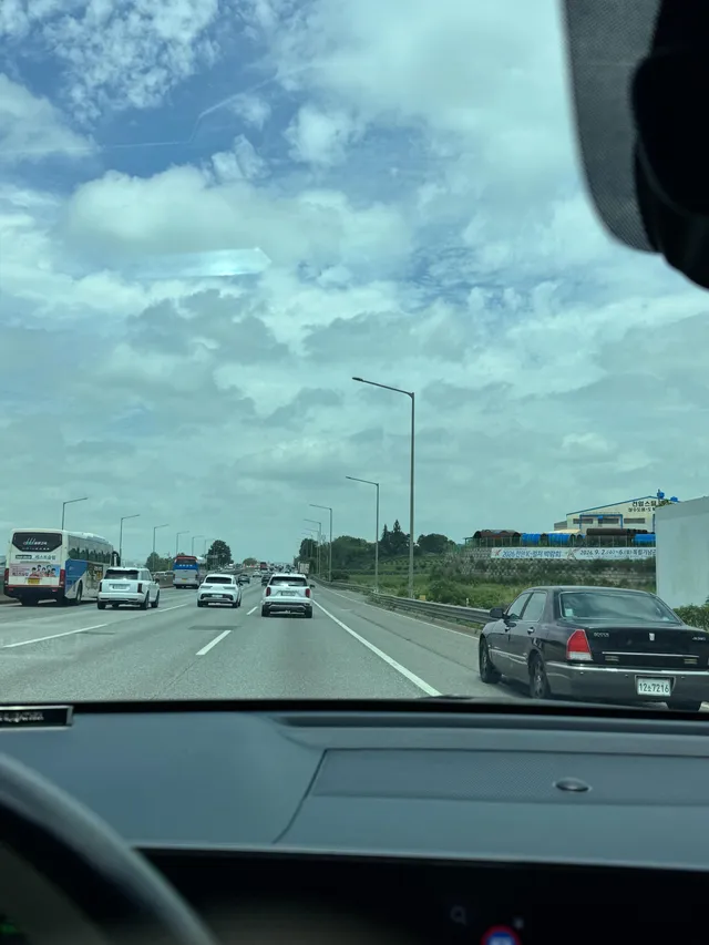 오늘도 목소리 내러
올림픽공원 출발했습니다.

매일 오고 싶지만 그러지 못해서
정말 죄송한 마음입니다.

오늘은 밤까지 함께 하겠습니다. 
현장