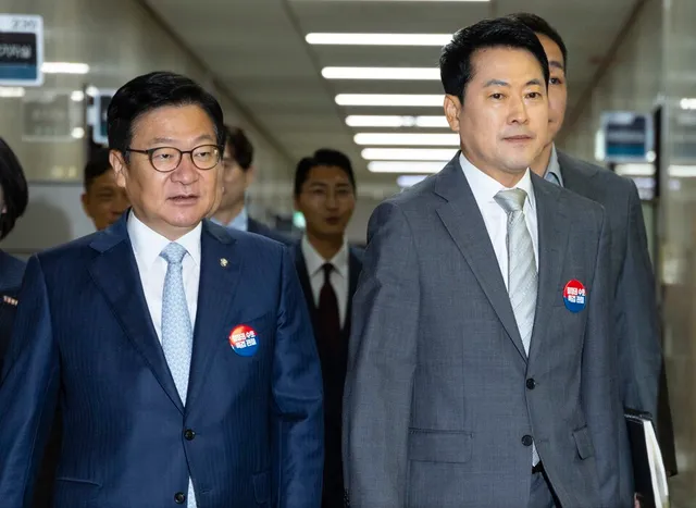 장동혁 '장외투쟁' VS 정점식 '원내 대응'

국민의힘이 장동혁 대표 체제 출범 이후 당내 갈등을 봉합하지 못한 채 교착 상태를 이어가고 있는
