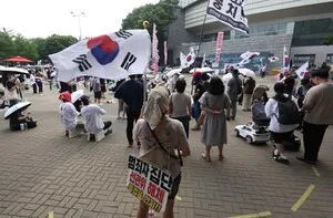 [포토] '부정선거 재선거' 외치는 시민들

[천지일보=남승우 기자] 19일 서울 송파구 올림픽공원 핸드볼경기장 앞에서 열린 참정권 집회에서 시