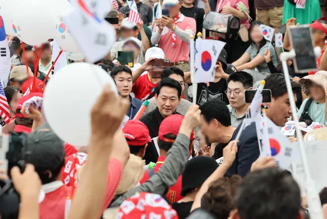 사흘 연속 '올공'에 '올인'하는 장동혁... 원내에서는 패싱?

“어제(18일) 비공개로 ‘올공’에 갔고, 오늘(19일)도 갈 예정이다.”장동