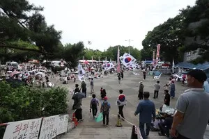 [포토] 수일째 이어지고 있는 잠실 참정권 집회

[천지일보=남승우 기자] 19일 서울 송파구 올림픽공원 핸드볼경기장 앞에서 열린 참정권 집회에