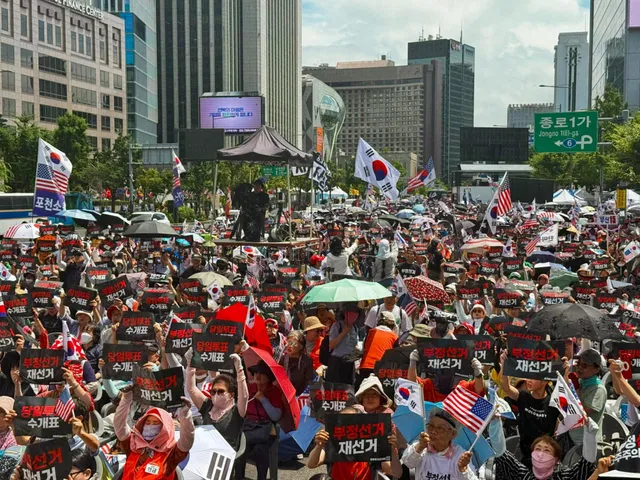 “1천만 자유의 물결, 8·15 광화문으로”

전광훈 의장 “사전투표 폐지, 당일투표·수개표”전한길 대표 “전광훈 목사와 애국시민 옳았다”