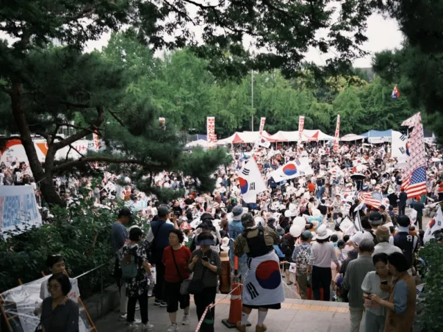 제헌절 올림픽공원 가득 메운 인파… “부정선거 재선거, 당일투표 수개표” 폭발한 민심  https://www.thepublic.kr/news/a