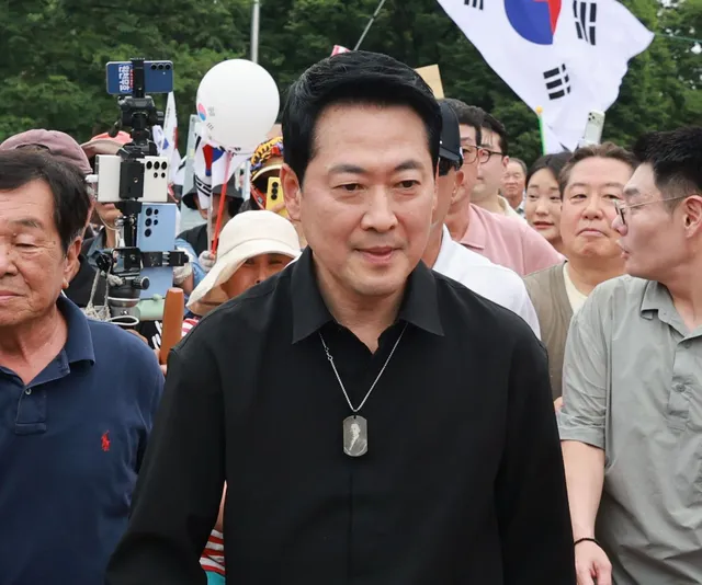 ‘장동혁 버티기’ 통하나… 반장계 힘 빠지고, 친장 지지층 결속

국민의힘 내부에서 장동혁 지도체제가 예상보다 오래 지속될 수 있다는 관측이 고