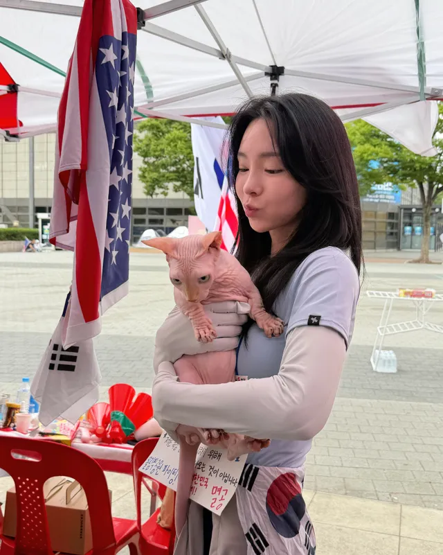둥이둥이 순둥이😻
A-WEB OUT🔥 2-1을 지켜줘😻

#올림픽공원 #에이웹 #awebout #애국보수 #윤어게인