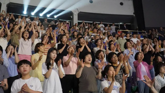세대 초월 1만7000여 성도 “기도의 야성 회복하자”

“한국교회의 위기는 기도하지 않아도 살 수 있다고 생각하는 느슨함입니다. 기도의 야성을