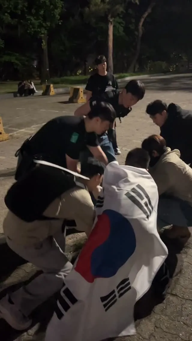 미국에서 유권자 냉난방 쉼터 버스 
보내주셨어요!! 
곧 1-2 입구쪽 꼬치 트럭 옆에 설치되었습니다!

주차 지원하면서 들었는데 (이어서)