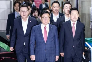 ‘올공’ 장동혁-‘투쟁’ 정점식 국힘 투톱 다른 행보

국민의힘 ‘투톱’인 장동혁 대표와 정점식 원내대표가 원내외에서 각기 다른 행보를 이어가고