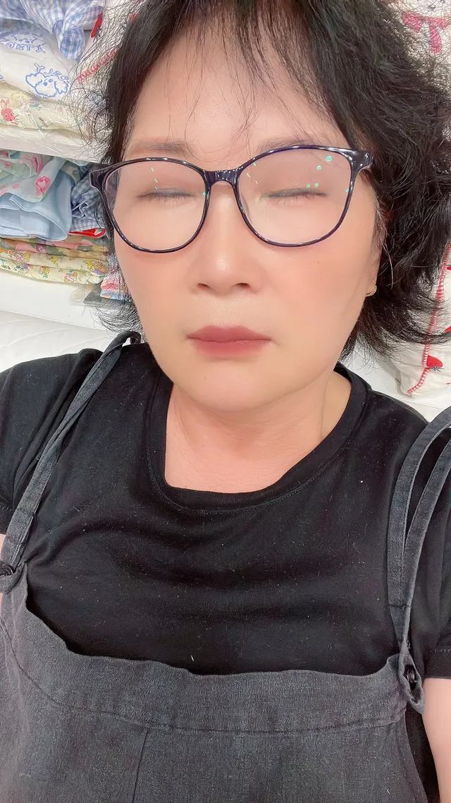 일마치고 침대에서 기절합니다.