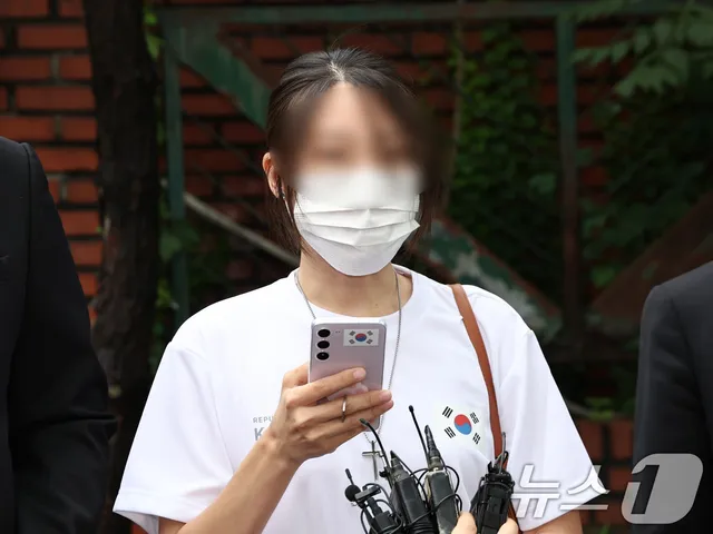 잠실 개표소 진입 막은 '올다르크' 등 내일 줄줄이 구속 심사

대표팀 불법 수색, 경찰 공무집행 방해 4명도 잠실개표소 봉쇄 시위 현장에서 체