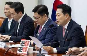 ‘올공’ vs ‘투쟁’…국힘 투톱의 엇갈린 행보

국민의힘 ‘투톱’인 장동혁 대표와 정점식 원내대표가 원내외에서 각기 다른 행보를 이어가고 있다