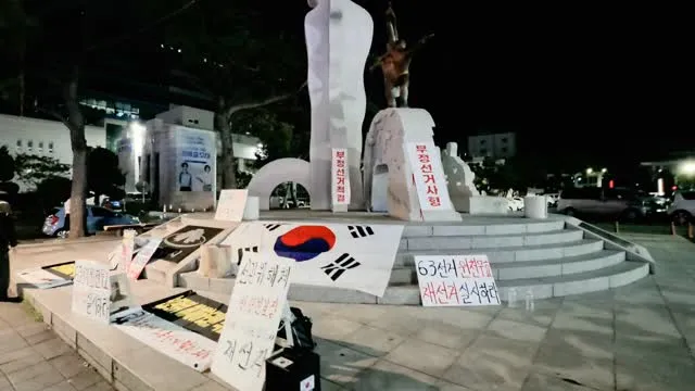 어제 늦게라도 참여하고 싶어서 서귀포에서 제주시청까지 달려갔다.

9시 7분 도착
관계자 두 분만 계셨다.

제주... 정말 마음이 아프다💧