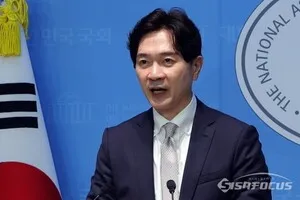 국민의힘, 한동훈 복당론 선긋기…"당, 한가하지 않아"

[시사포커스 / 강민 기자] 국민의힘은 무소속 한동훈 의원의 복당론과 관련해 특정인의 
