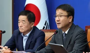 '제헌절 행사' 대신 '올공' 간 장동혁… 민주당 "아스팔트 선택 참담"

시사위크=전두성 기자 장동혁 국민의힘 대표가 국회에서 열린 제헌절 행