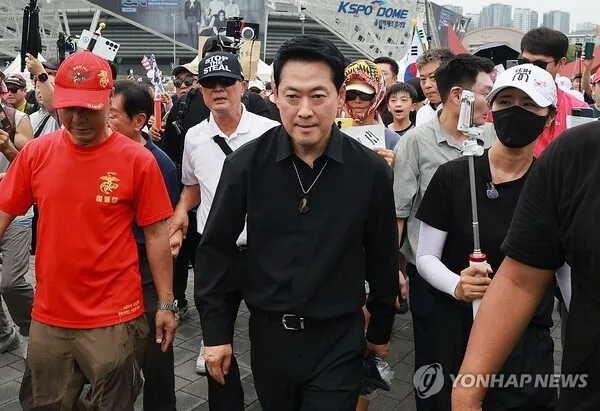 '장동혁 늪'에 빠진 국힘···"축출 방법도 대안도 없다"

6·3 지방선거 패배 이후 계속돼 온 국민의힘 장동혁 대표에 대한 사퇴 공방이 결론