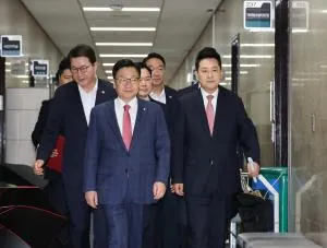 '장외전' 장동혁에 정점식 '원내 대응'…투톱 역할론 이어질 듯

매일일보 = 최영훈 기자 | 국민의힘
