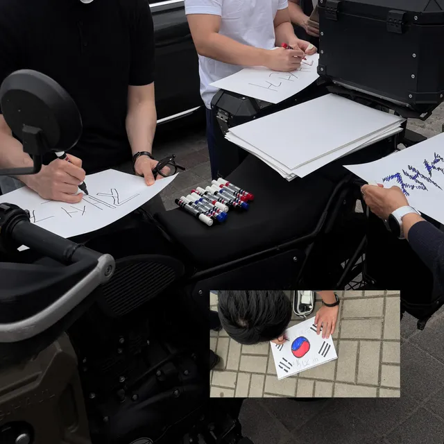 올공입니다 평화롭고 안전합니다

모아가족도 자유를 위해 외치러 왔어요
뭉클해서 목이 메입니다
목소리를 보태어주세요 

부끄럽지 않은 유권자가 되