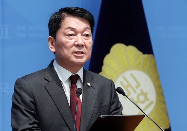 안철수, '중도'서 멀어지나…이유는? [이윤혁의 인물탐史]

[시사오늘(시사ON)=이윤혁 기자]국민의힘 안철수 의원이 연일 무소속 한동훈 의원의