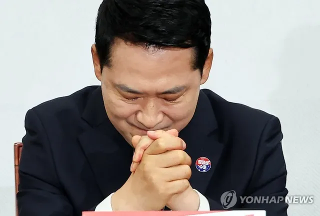 장외집회로 퇴진론 잠재운 張, 징계정치로 반격

장동혁 국민의힘 대표가 당내 표류 중인 거취 문제를 기회로 삼아 장외 행보에 열을 올리고 있다.
