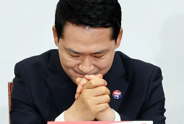 장동혁, 이번주 대구서 장외 투쟁 마무리…TK의원들 長에 힘실을까? 거...

장동혁 국민의힘 대표가 이번주 대구를 끝으로 참정권 수호 집회 현