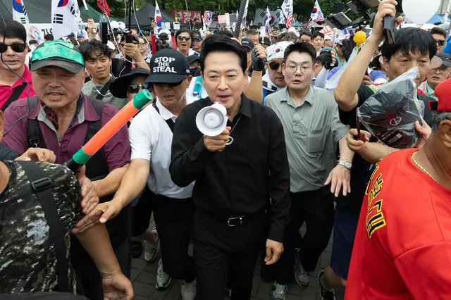 黨중진 “언제까지 봐야하나”… 당권파 “실명으로 비판하라”

국민의힘 장동혁 대표가 6·3 지방선거 투표용지 부족 사태 관련 집회에 잇달아 참석