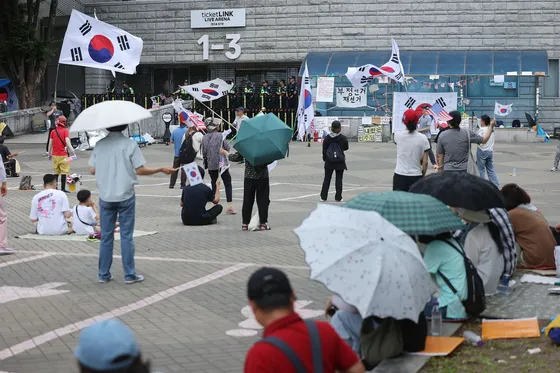 한 달 반 넘게 닫힌 올림픽공원…누적 손해 16억원 '훌쩍'

6·3 지방선거 투표용지 부족 사태로 촉발된 서울 잠실 올림픽공원 핸드볼경기장 봉