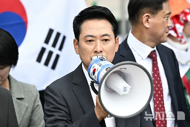 국힘, 장동혁 '올공 행보'에 갑론을박…"갈등 봉합부터" "정당한 활동"

[서울=뉴시스] 이승재 기자 = 장동혁 국민의힘 대표가 6·3 지방선