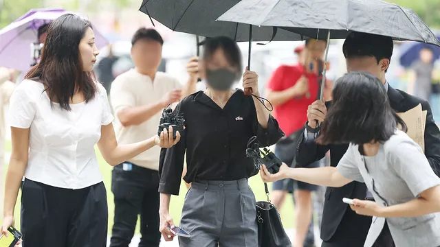잠실개표소 출입 막은 '올다르크' 구속기로…시위 참가자 4명도 심사

지난달 올림픽공원 핸드볼경기장에 차려진 개표소 현장에서 대한체육회 산하 체