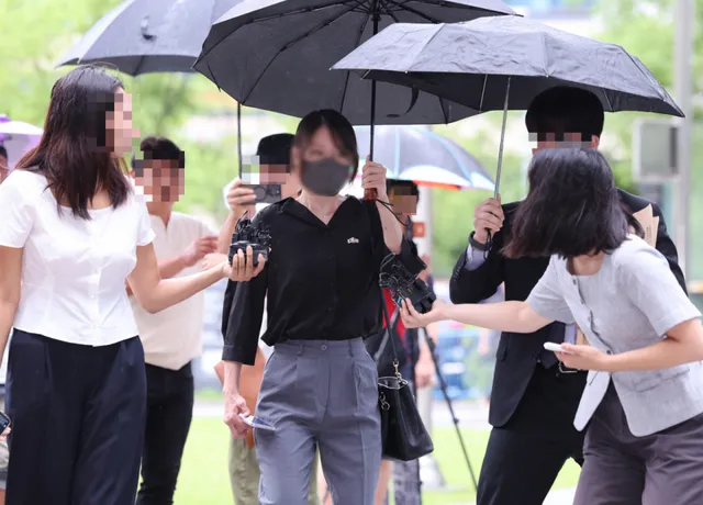 '구속 기로' 올다르크, 태극기·성조기 달고 법원 출석...질문엔 '묵묵부...

서울 송파구 올림픽공원 핸드볼경기장 개표소 현장에서 체육단체 
