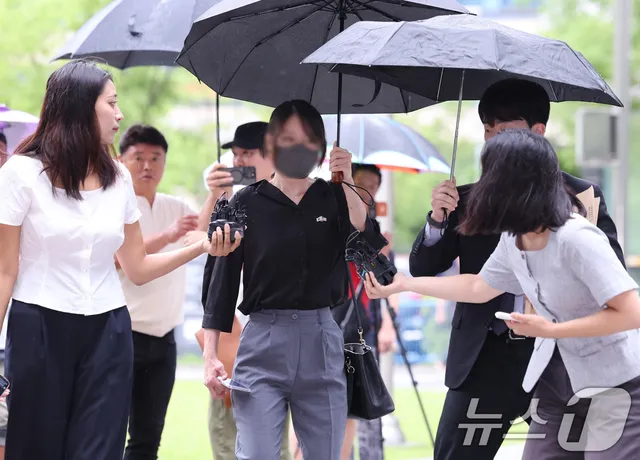 잠실 개표소 막은 '올다르크' 구속심사 1시간 40분만 종료(종합)

핸드볼 대표팀 불법 수색·공무집행 방해 등 4명도 심사 올다르크 전날 유튜