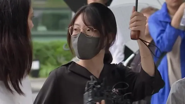 개표소 막은 여성 구속 영장 기각...조롱 1명만 구속

잠실 개표소 봉쇄 시위 현장에서 체육단체의 핸드볼 경기장 진입을 막은 혐의를 받는 30