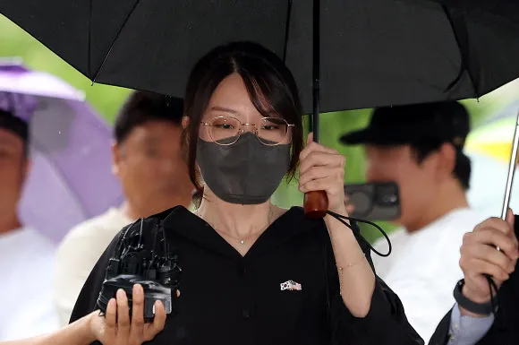 ‘잠실 개표소 봉쇄’ 48일째…‘올다르크’ 구속영장 기각

6·3 지방선거 개표소인 서울 송파구 올림픽공원 핸드볼경기장 진입을 홀로 막아 ‘올다