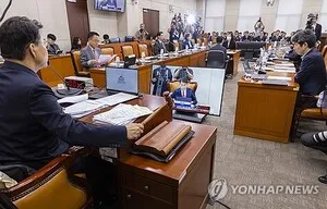 여야, 선관위 국조특위서 '재검표' 놓고 격돌

국회 6·3 지방선거 투표용지 부족사태 국정조사특별위원회 2차 청문회에서 여야는 재검표 문제를 
