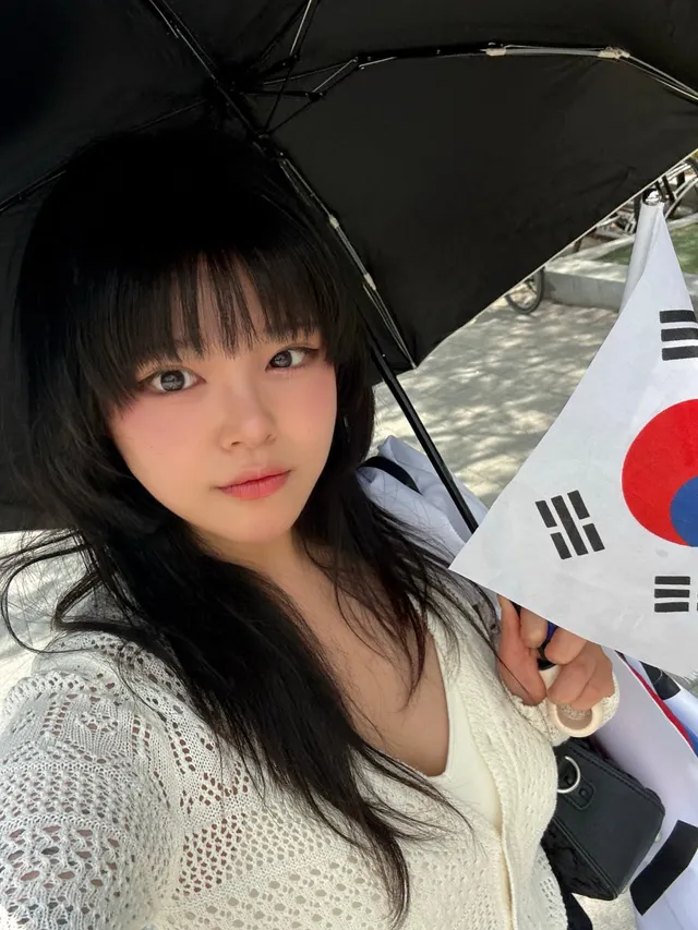 양산 챙겨요! 더워요 😭
다들 으쌰 으쌰 우산도 나눠주시고 다들 힘든 티 없이 모두 같은 마음으로 부정선거 재투표 외칩니다. 
변질되지 않았어