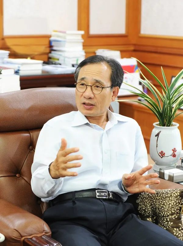 [덕암의 세상사는 이야기 3편] 중앙선거관리위원회 문상부 전 사무총장

지난 6·3 지방선거 이후 투표용지 부족 사태와 동일 득표 논란이 이어지