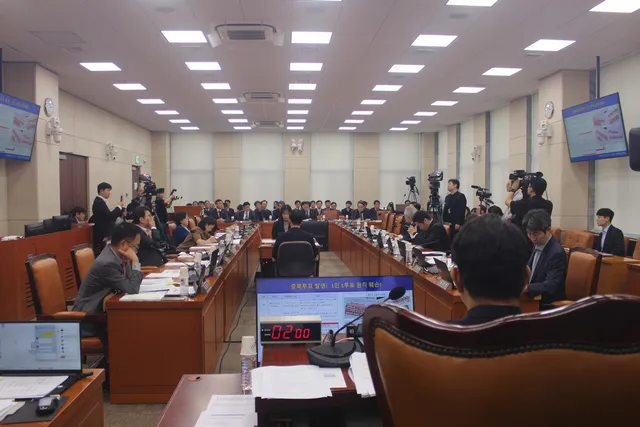 선관위 국조특위, 잠실 투표함 재검표 두고 충돌···與 "즉각 실시" VS...

투데이코리아=이기봉 기자 | 잠실 올림픽공원 핸드볼경기장에 보