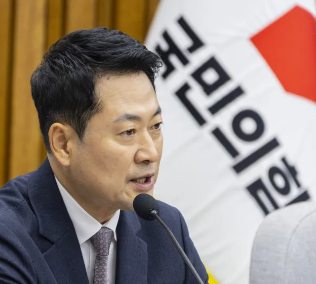 무력해진 사퇴 공세에 반격나선 장동혁…‘징계 정치'도 가동

국민의힘 장동혁 대표가 21일 국회에서 열린 국회 '제9회 전국동시지방선거 투표용지