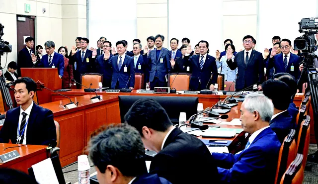 "시간끌기" "특검 이후"… 與野, 재검표 시기 두고 '기싸움'

여야가 22일 국회에서 열린 ‘6·3 지방선거 투표용지 부족 사태 등 국민 참