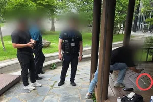 [단독] 올공 집회 근처 ‘마약 의심 가루’ 나왔다…경찰 수사 착수 [세...

[헤럴드경제=이영기 기자] 올림픽공원 집회 현장 인근에서 마약류
